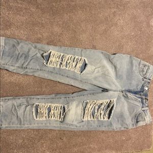 Light wash Destroyed Jeans